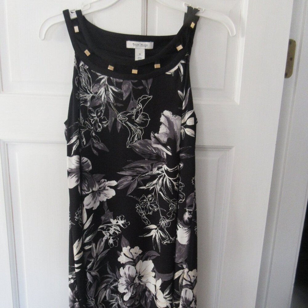 Black & White Floral Embellished Neckline SZ M